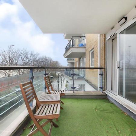 2 Bedroom Flat In Riverside West Лондон Екстер'єр фото