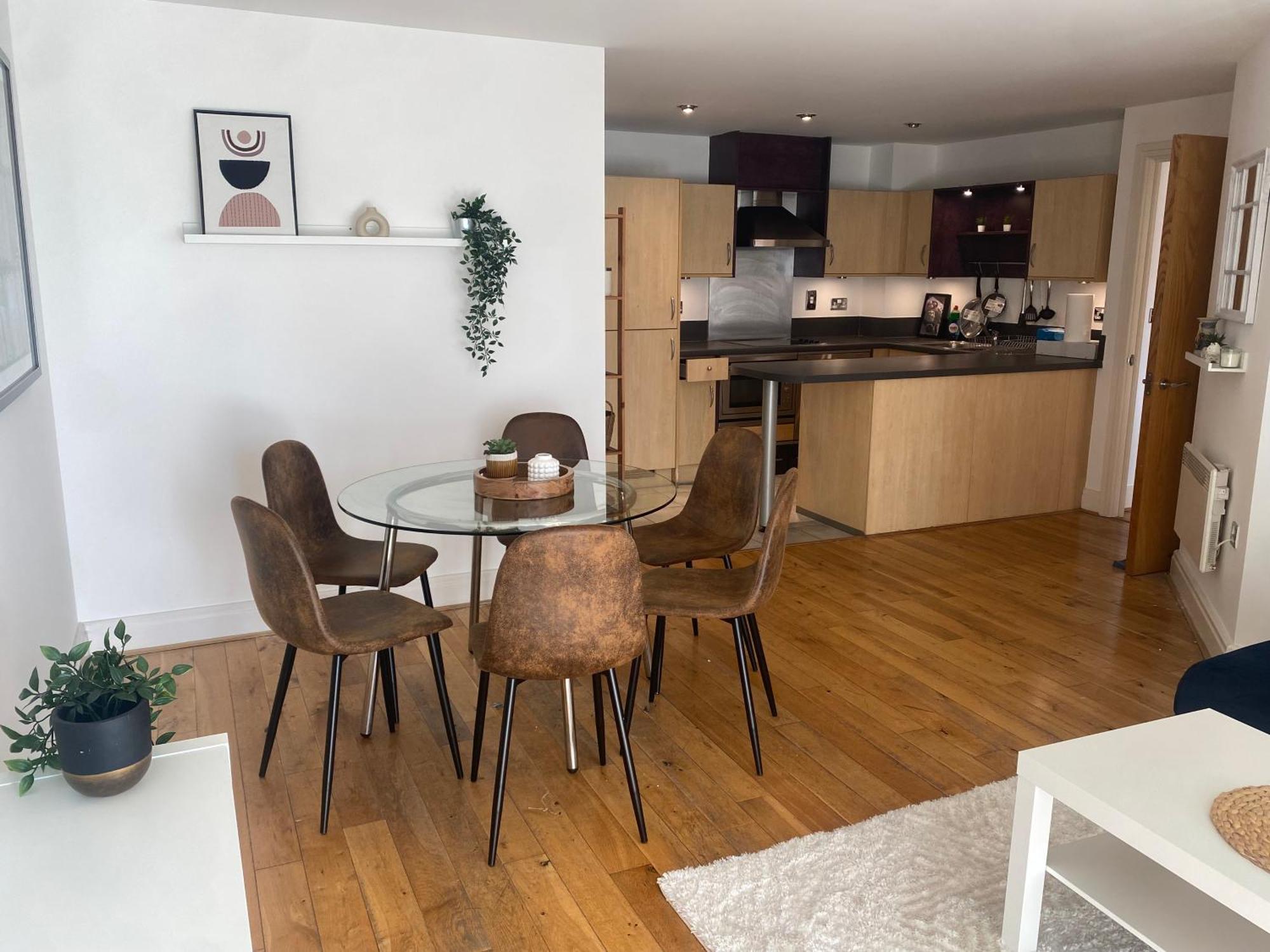 2 Bedroom Flat In Riverside West Лондон Екстер'єр фото
